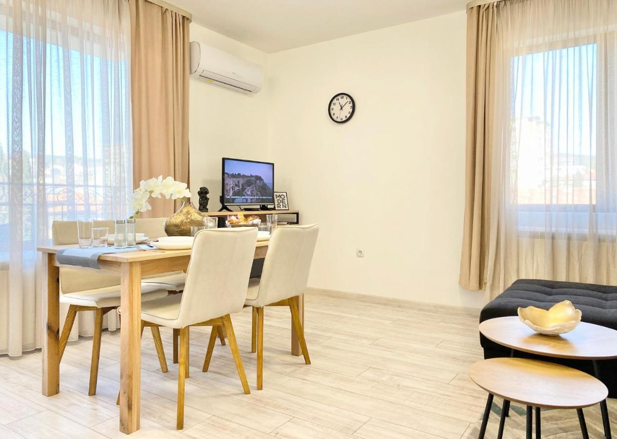 Central Apartment For 4 Guests Next To State Opera 旧扎戈拉 外观 照片